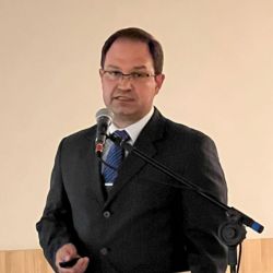 Dr. J&uacute;lio Espinel