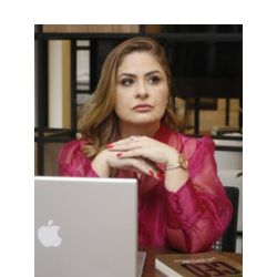 Caroline de Paula Santos